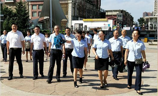 13.物业管理学院举办环境景观参观交流会_副本.jpg